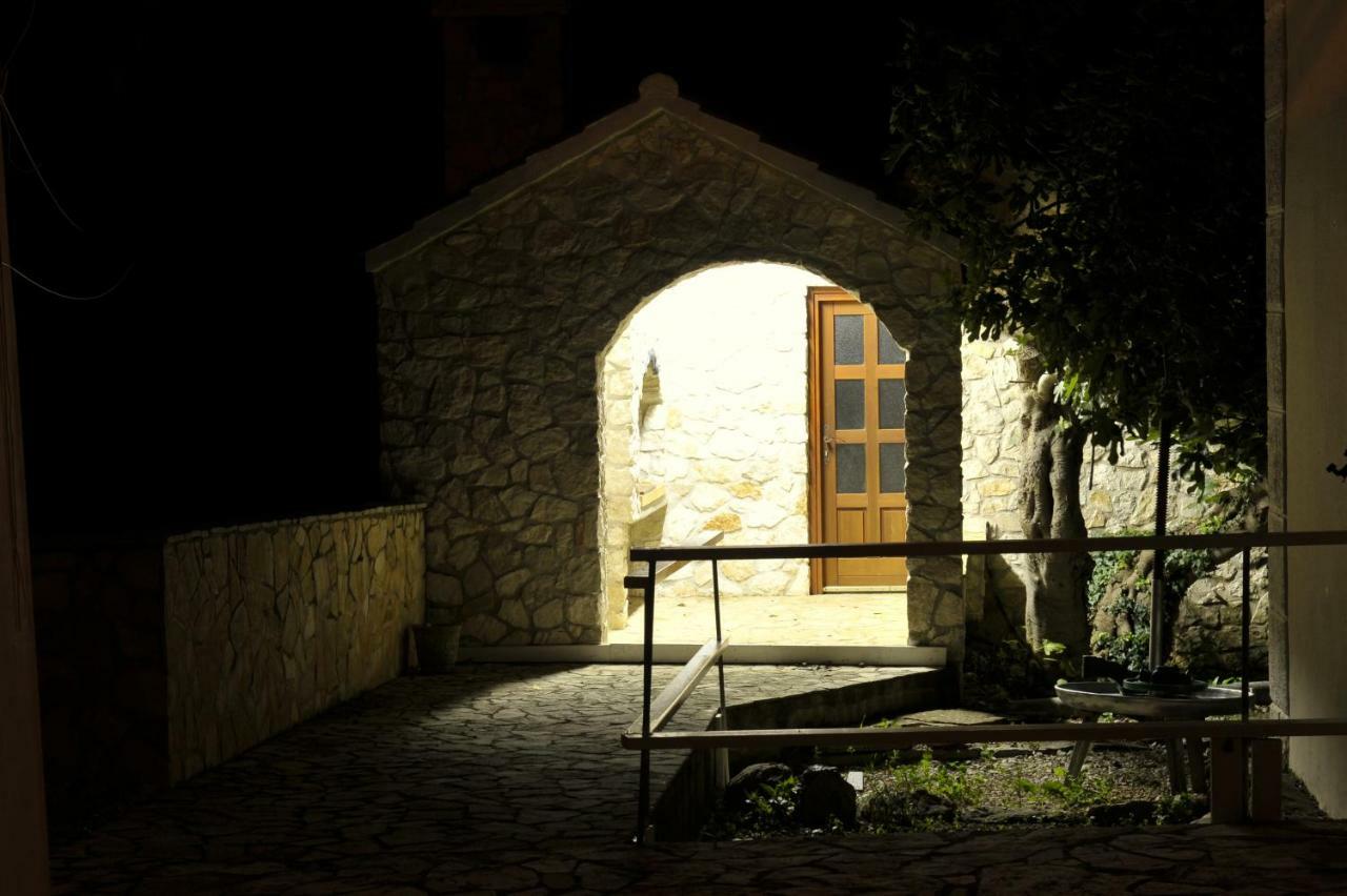 Vila Grandpa Mate House Dragove Exteriér fotografie